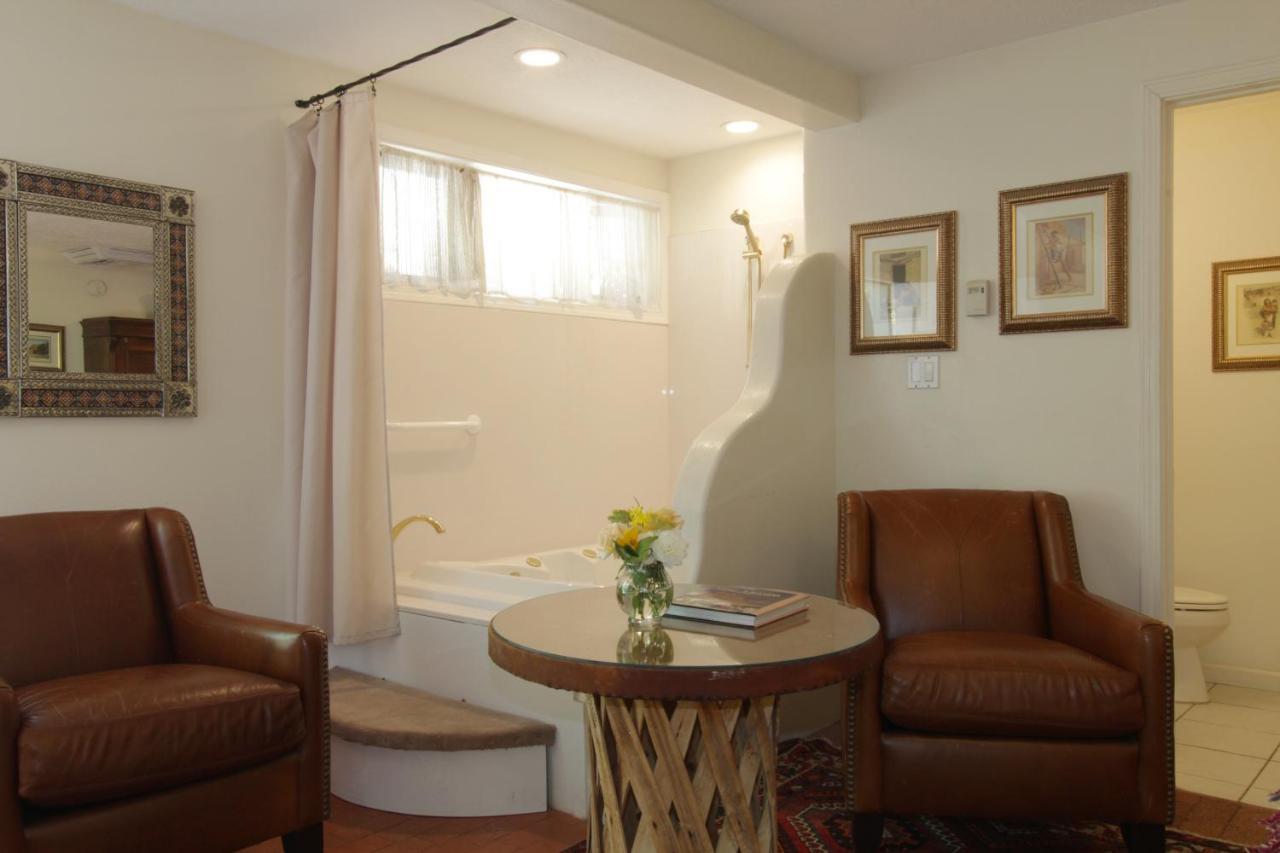 Casa Blanca Inn And Suites Фармингтон Экстерьер фото